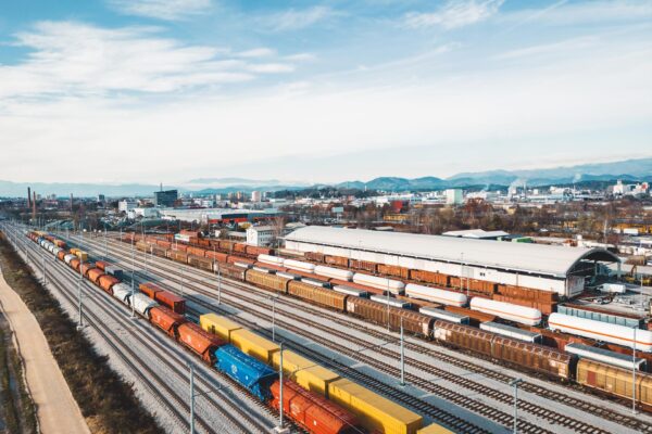 TRANSPORT KOLEJOWY colorful-cargo-trains-aerial-view-trains-standin-2025-01-29-03-58-19-utc TRANSPORT KOLEJOWY colorful-cargo-trains-aerial-view-trains-standin-2025-01-29-03-58-19-utc